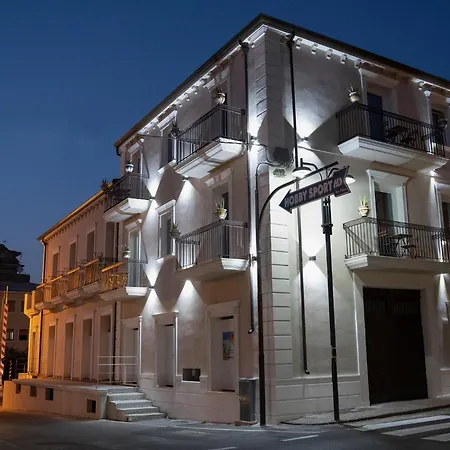 Antico Palazzo Del Corso By Dardano