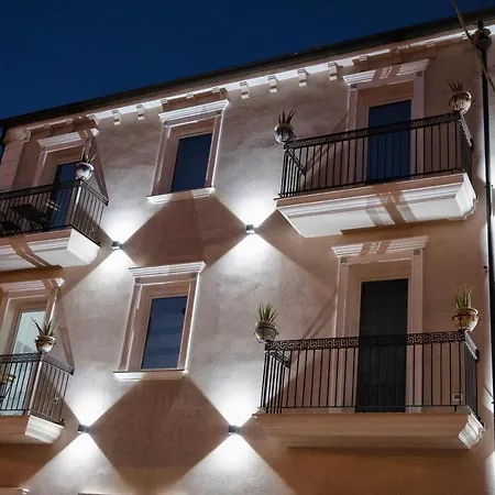 Antico Palazzo Del Corso By Dardano *
