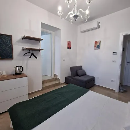Antico Palazzo Del Corso By Dardano