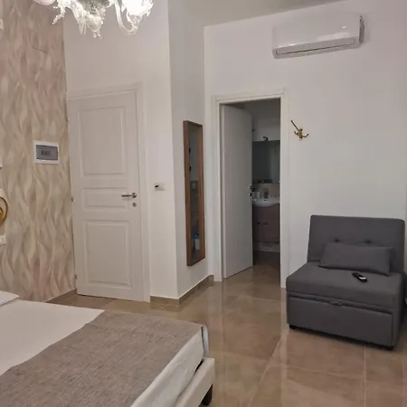 Antico Palazzo Del Corso By Dardano