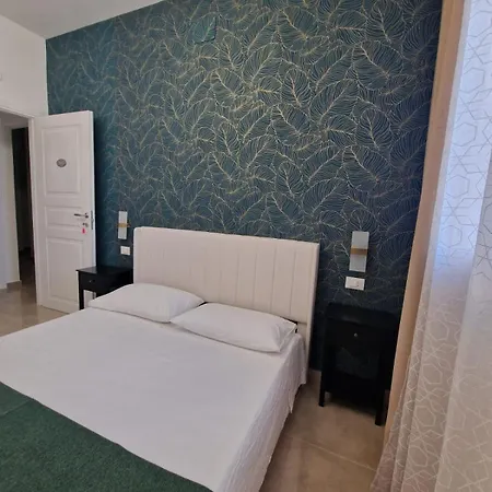 Antico Palazzo Del Corso By Dardano