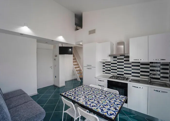 Antico Palazzo Del Corso By Dardano מלון דירות מירטו קרוזיה