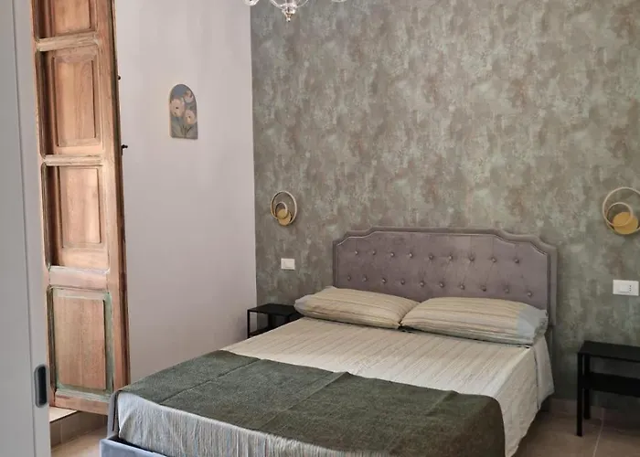 Antico Palazzo Del Corso By Dardano מלון דירות מירטו קרוזיה