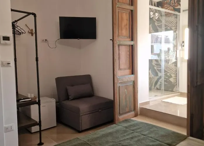 מלון דירות Antico Palazzo Del Corso By Dardano מירטו קרוזיה