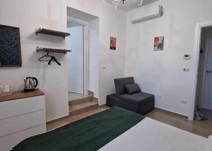 Antico Palazzo Del Corso By Dardano