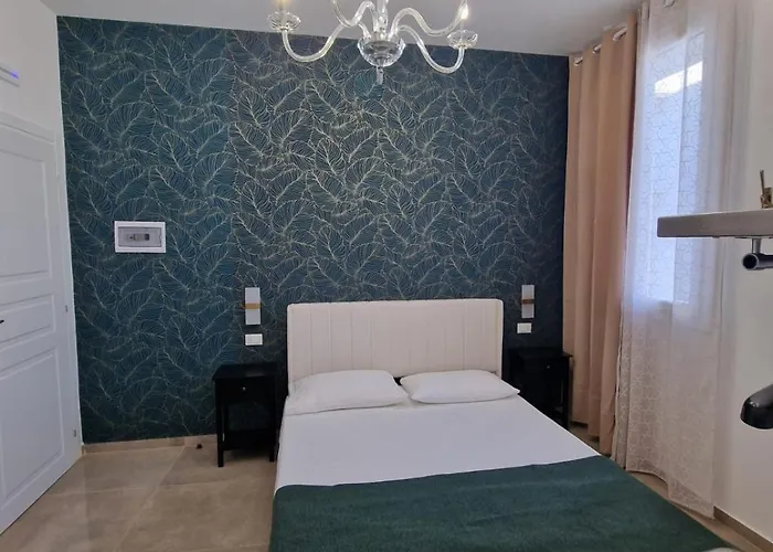 מלון דירות Antico Palazzo Del Corso By Dardano מירטו קרוזיה