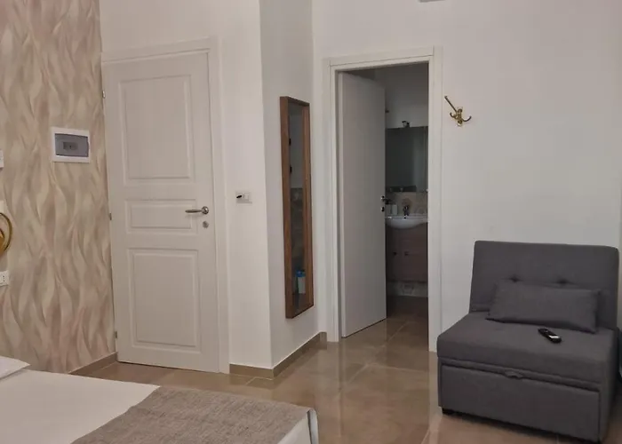 Antico Palazzo Del Corso By Dardano