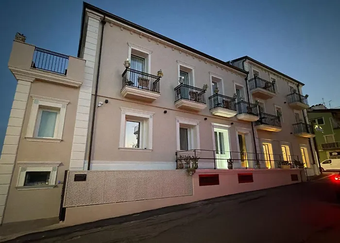 Antico Palazzo Del Corso By Dardano